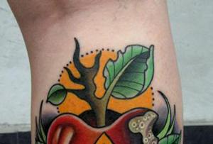 Význam tetování jablka Grafické tetování jablka pro spisovatele a dívky