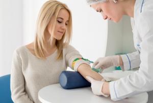 Co ukáže klinický krevní test: dekódování, normální indikátory a zotavení